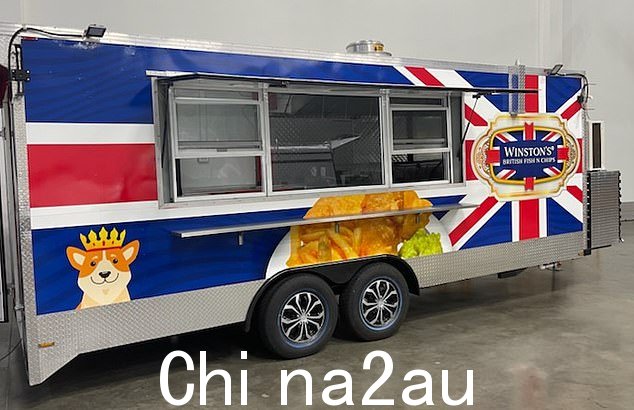 Winston 的英国 Fish N Chip 面包车,覆盖着英国国旗和卡通柯基犬