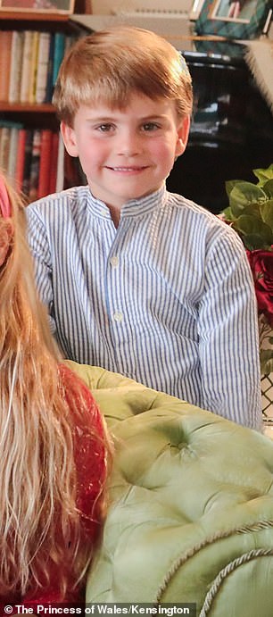 Louis 在 snap 中穿着他哥哥的旧衣服
