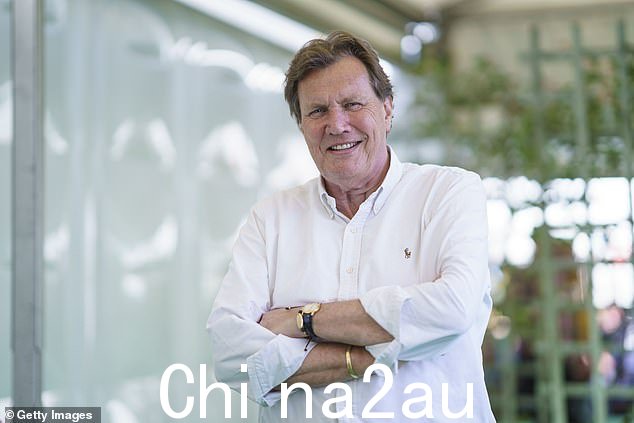 家族行:Theo Fennell,珠宝商和银器设计师,在威尔士 Hay-on-Wye 的 Hay Festival
