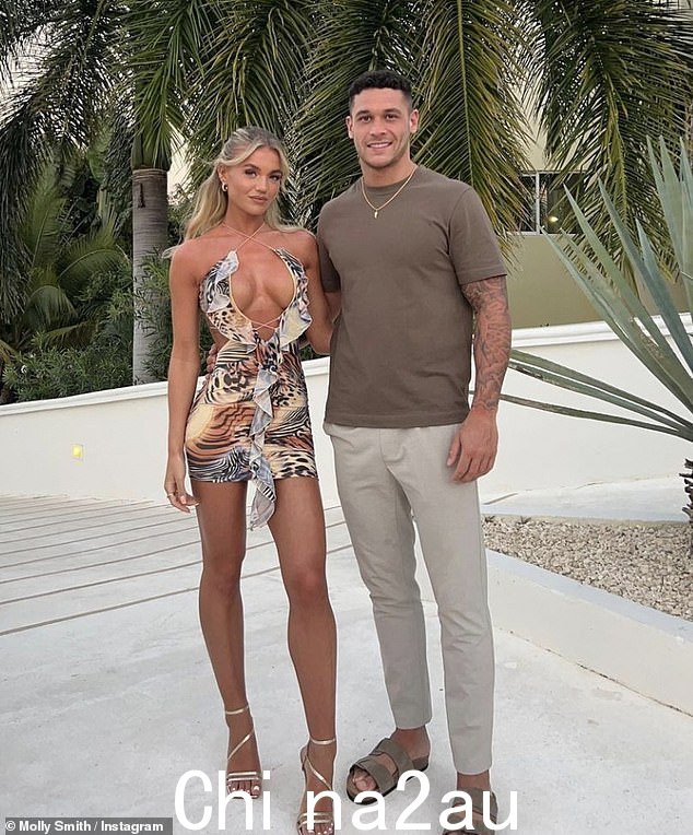 Smitten:Molly 和 Callum 是 Love Island 的主要成功故事之一,他们在 2020 年 ITV 约会节目的第一届冬季版中相遇,他们在结局前离开了