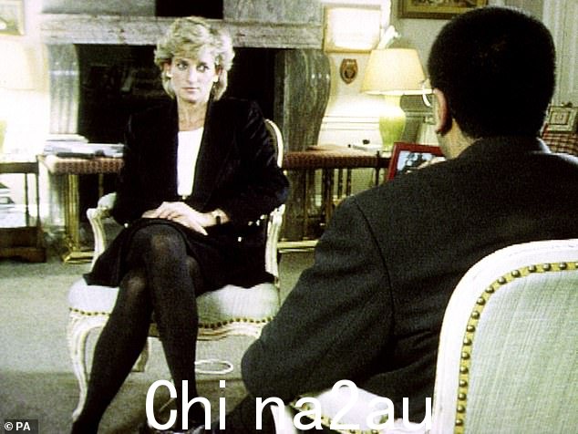 在 1995 年的全景采访中,戴安娜王妃说查尔斯可能会觉得国王的角色“令人窒息”。2021 年,戴森勋爵的一份报告得出结论,BBC 掩盖了巴希尔的“欺骗行为”获得重磅炸弹采访
