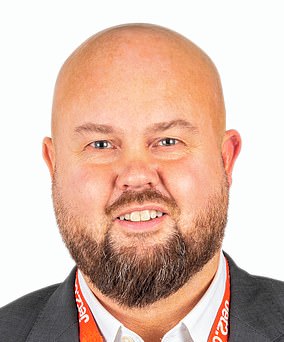 Alex Eddleston, Jet2holidays GM - 假期收入