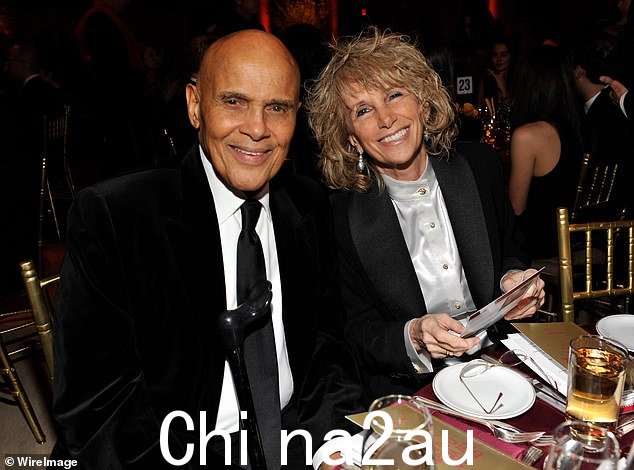 Harry Belafonte 和他的妻子 Pamela 在 2011 年纽约市的一场晚会上合照