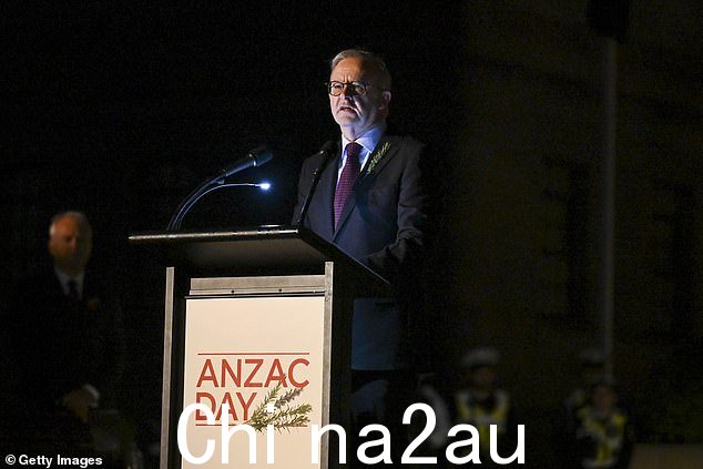 在堪培拉的澳大利亚战争纪念馆,总理 Anthony Albanese(如图)领导悼念第一次世界大战加里波利登陆 108 周年