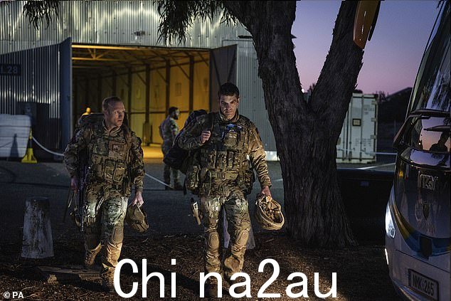 第 40 突击队的奥利弗丹宁中校和邓肯马多克斯离开塞浦路斯前往苏丹