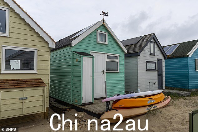 海滩小屋可以在 4 月到 10 月入住,但没有自来水、主电源或厕所和洗涤设施位于公共街区