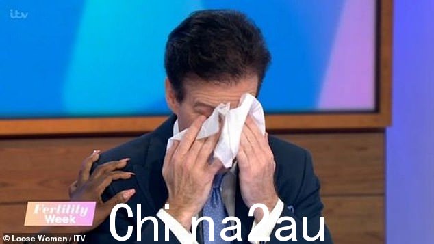情感:据报道,Anton Du Beke 在向 Len 致敬时在舞台上大哭