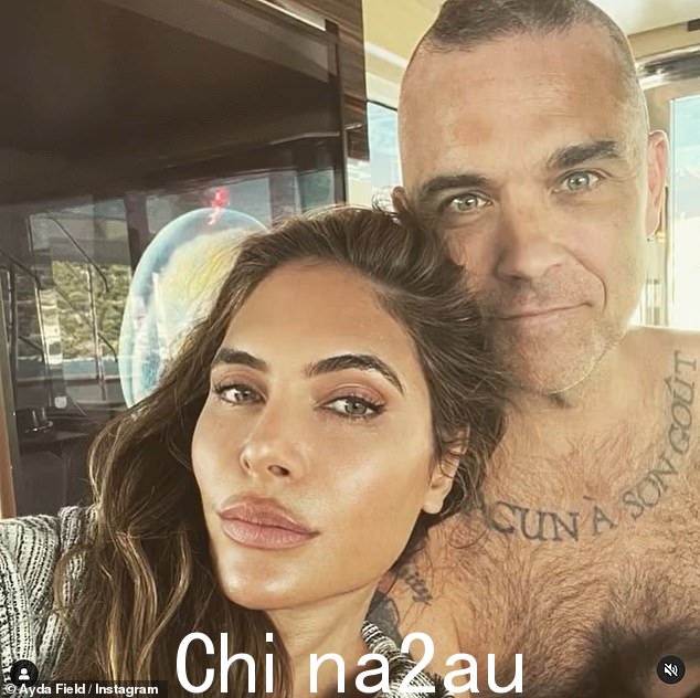 '婚后无性!' 49 岁的罗比·威廉姆斯 (Robbie Williams) 和他 43 岁的妻子艾达·菲尔德 (Ayda Field) 承认,他们几乎没有亲密接触过——但坚称他们对缺乏卧室活动感到“高兴”