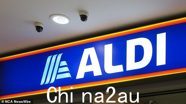 法庭获悉,当 Bourke 接近她时,这名少女正在阿尔迪商店外的街道上锁上她的自行车