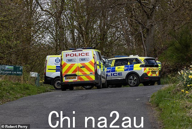 苏格兰警方确认死亡被视为可疑,并与正在进行的在 Mugdock 郊野公园寻找失踪人员 - 他们尚未确认身份