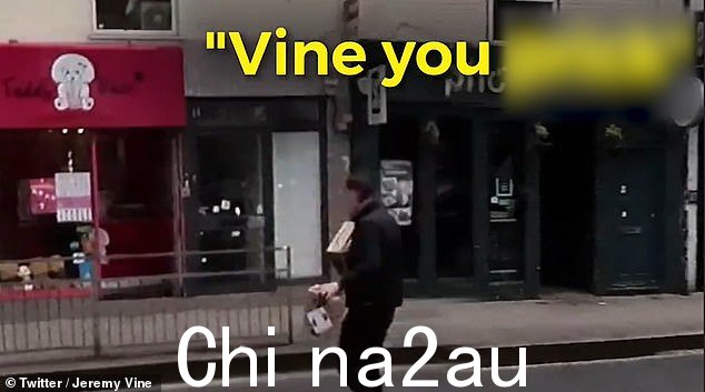 这个人,在认出 Vine 后,立即并咄咄逼人地称他为 'p****'