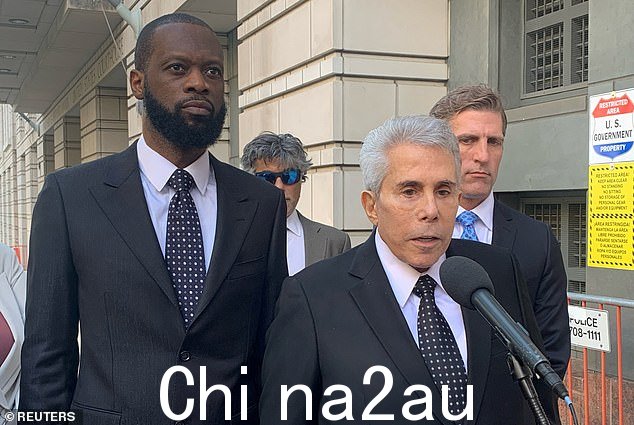 普拉斯·米歇尔周三出现在华盛顿特区的法庭外,此前陪审团裁定他犯有共谋和充当外国政府未注册代理人等罪名
