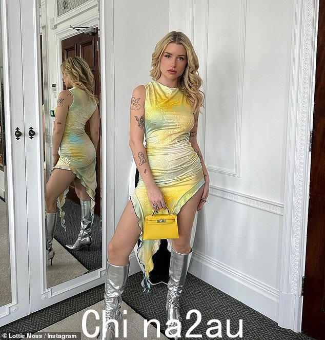模特行为:Lottie 的服装展示了她迷人的身材,摆姿势时她看起来容光焕发