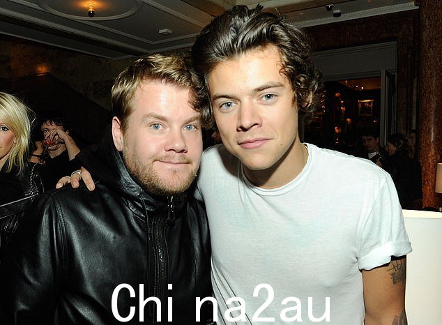 这位出生于英国的滑稽演员和 One Direction 的校友过去曾一起度假,斯特恩向科登询问了此事。他们于 2013 年在伦敦合影