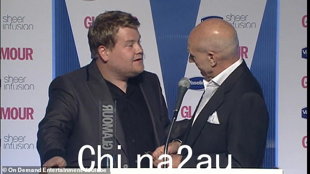 尴尬:2010 年,当斯图尔特出席颁奖典礼时,科登正在主持年度魅力女性奖。洛根明星把科登叫回讲台,教训他看起来很无聊