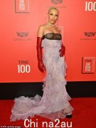 Doja Cat 在纽约市 Time 100 Gala 上穿着非常透明的连衣裙展示了梦幻般的身材