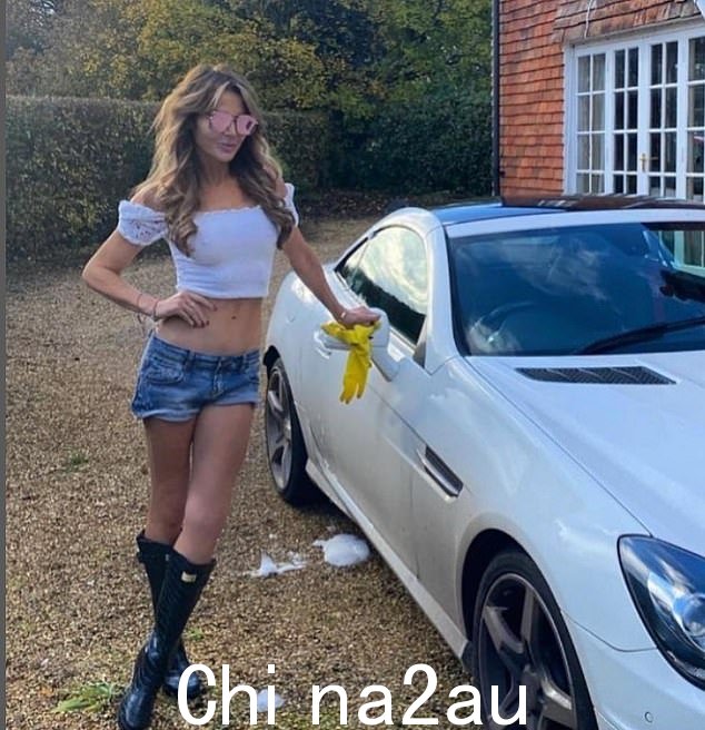 热点:Lizzie 在她周四分享的最新 Instagram 帖子中炙手可热