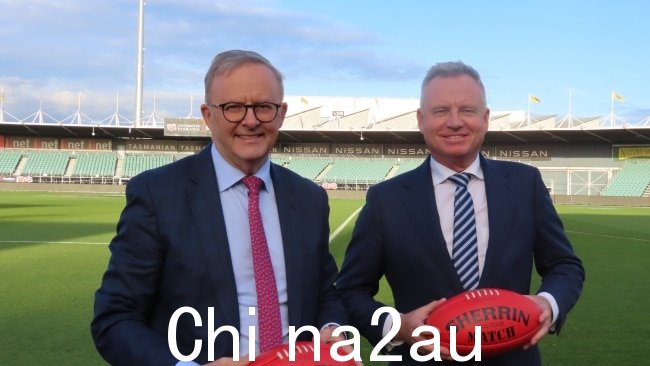 Albanese 先生周五与省长 Jeremy Rockcliff 一起出现在朗塞斯顿。图片:Jon Tuxworth