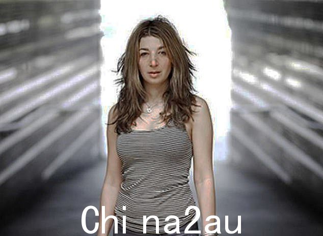 Mira(如图),出生于南非,原名 Chantal Francesca Passamonte,去年 3 月 25 日早上 9 点 6 分被发现死于家中