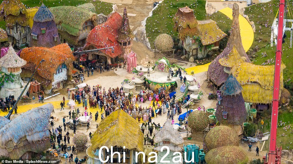 难以置信:一张鸟瞰图展示了在奥兹国改造后的英国布景
