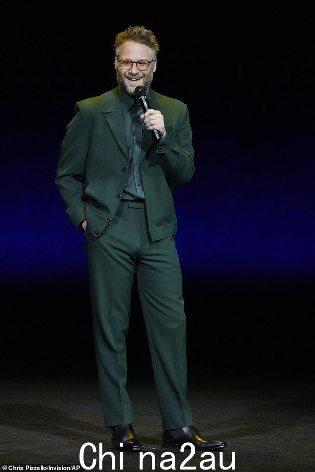 双重职责:赛斯·罗根在 CinemaCon 的最后一天承担了双重职责,在派拉蒙影业公司的演示会上登台宣传他主演的《忍者神龟:突变混乱》并制作