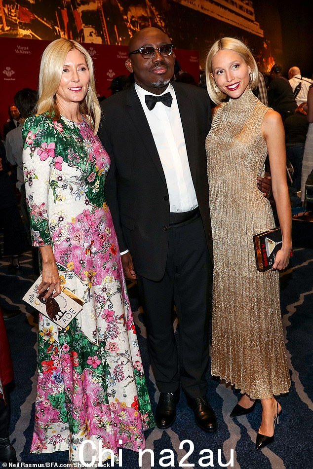 Marie-Chantal 和 Olympia 被发现聊天英国版《Vogue》主编 Edward Enninful 与 Lionel Richie 共同主持了昨晚的活动