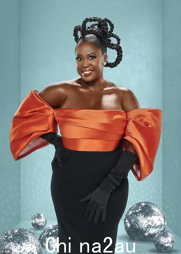 舞动奇迹评委 Motsi Mabuse 正在指导加冕合唱团