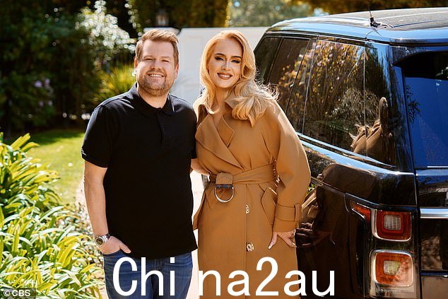 早些时候,Corden 在周四播出的最后一期节目中与 Adele 进行了 Carpool Karaoke