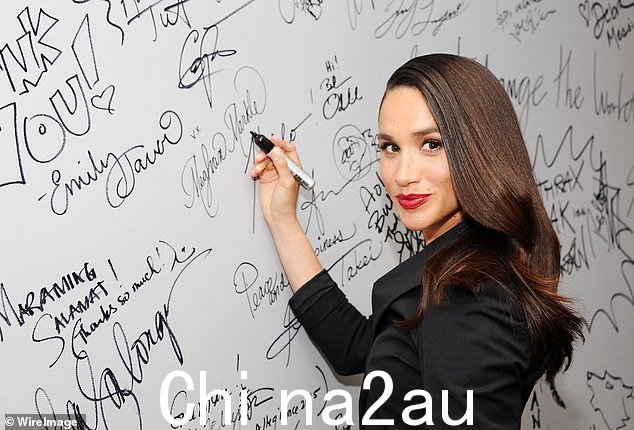 Meghan,如图所示在 2016 年宣传金装律师,将不会在 WME 的帮助下回归演艺圈