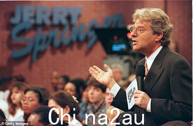 Jerry Springer 在 1998 年 12 月 17 日的节目中对来宾讲话