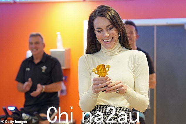 尽管穿着裙子和高跟鞋,威尔士王妃还是获得了胜利