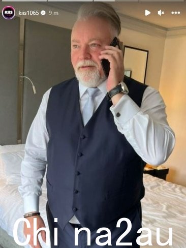 Kyle Sandilands 身着海军蓝西装,系着浅蓝色领带。图片:Instagram