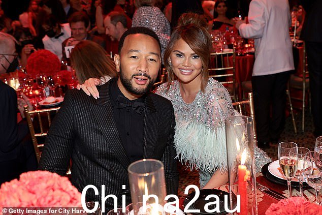 D.C.常客 John Legend(左)和 Chrissy Teigen(右)将作为 NBC 新闻的嘉宾出席白宫记者晚宴