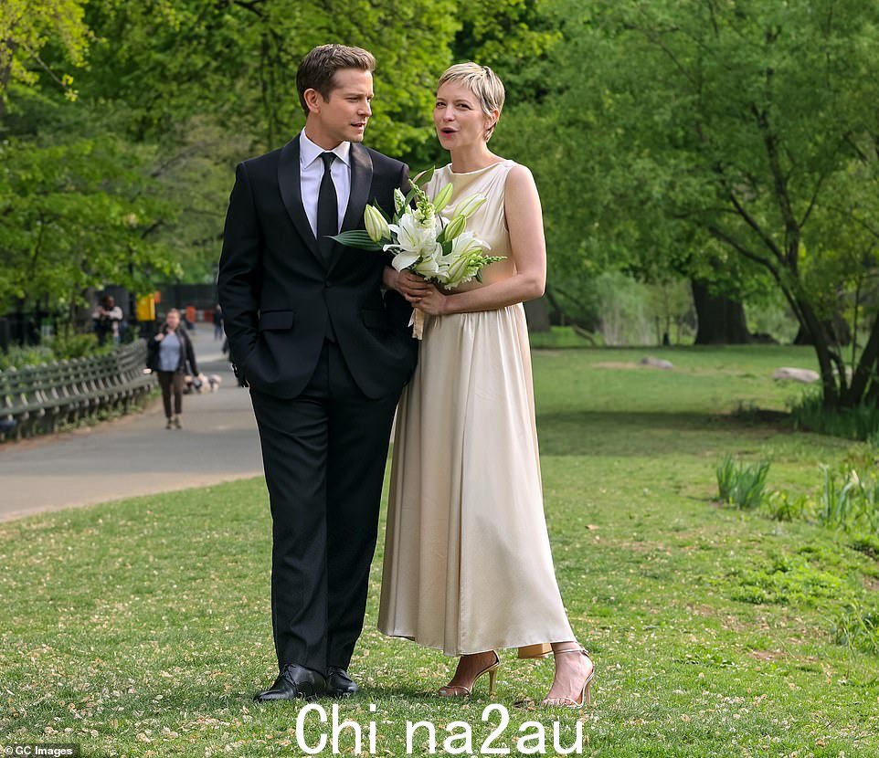 未公开情节:好莱坞报道者最近透露,该节目的第 12 季将根据丹妮尔·瓦伦丁的小说改编,该小说讲述了一个女人的故事,她确信有人邪恶地确保她不会怀孕