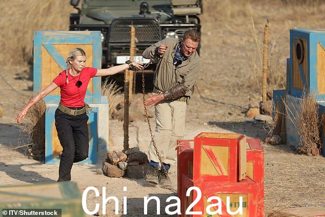 试验:Phil 与 Georgia Toffolo(如图)一起起步,紧随其后的是 Andy 和 Jordan Banjo。 class=