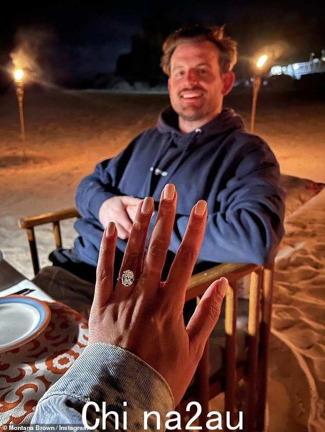 Loved-up:这位 27 岁的前 Love Island 明星周六在 Instagram 上与 27 岁的未婚夫分享了从他们订婚那天起的一系列爱情照片
