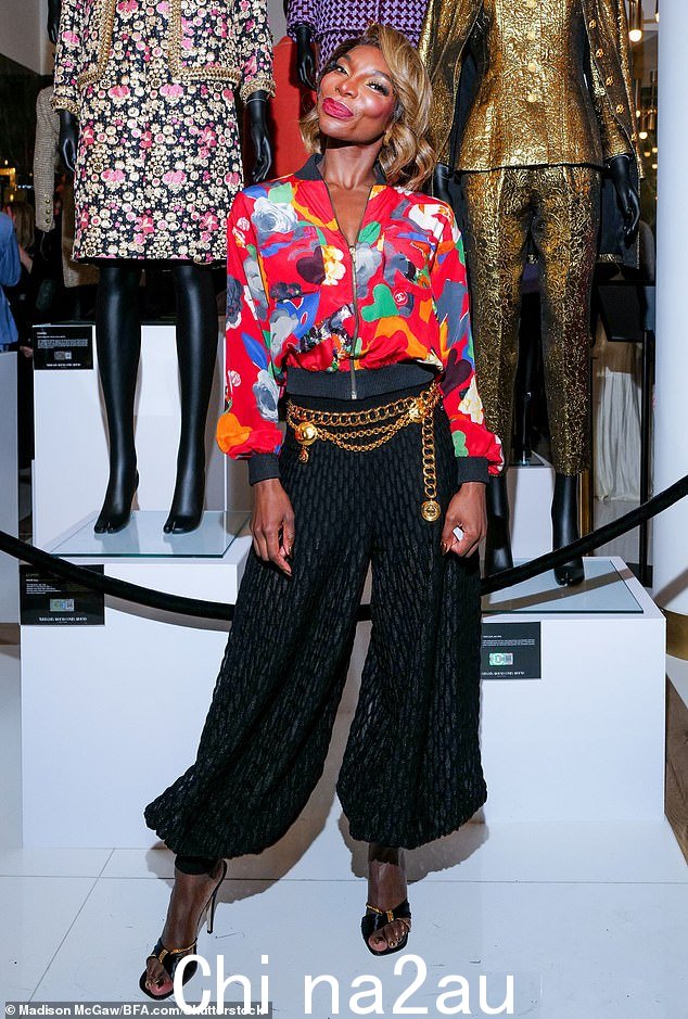 Michaela Coel 带来了她的时尚游戏,并用引人注目的金腰带突出了她的造型