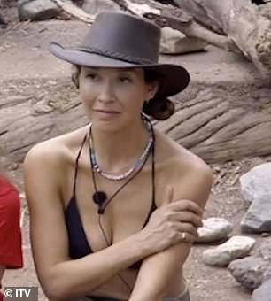 Stunner:虽然 Myleene 穿着黑色比基尼和白色比基尼都让人惊叹