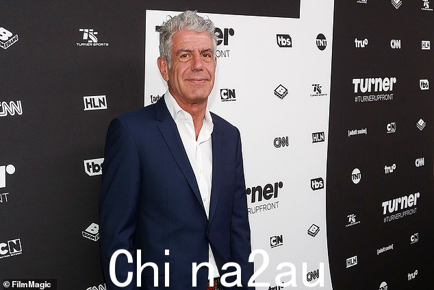 美国厨师、电视明星和作家 Anthony Bourdain(如图)于 2018 年在法国酒店房间结束了他的生命。他 61 岁