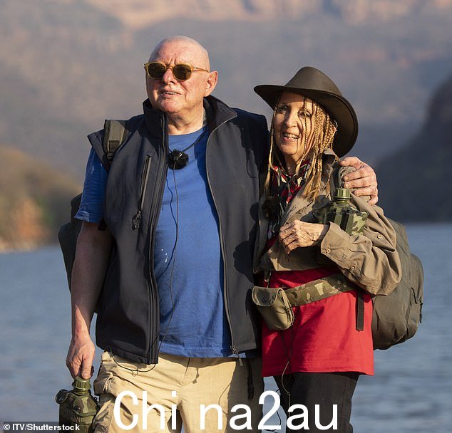 早浴:快乐星期一的歌手在周五与 63 岁的 Gillian McKeith 一起离开丛林时成为该系列中首批被驱逐者之一