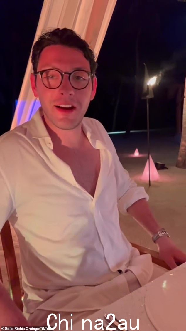 职业:这位东北大学毕业生——其父亲是环球音乐集团首席执行官 Lucian Grainge——在 10K Projects 名册上有一长串客户,包括 Aitch、Between Friends、首席执行官 Trayle、Coin 和 Dro 等音乐艺术家Kenji