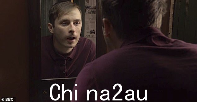关注:本·米切尔 (Ben Mitchell) 也在粉丝关注列表中,因为他们认为在他令人担忧的行为之后,他可能成为饮食失调故事情节的中心
