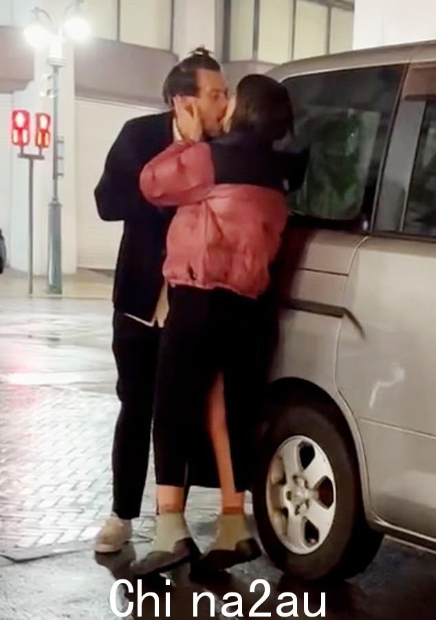 打破女孩密码:Ratajkowski 被抓到与 Styles 接吻,Styles 与她的朋友约会了将近两年(见于 3 月)