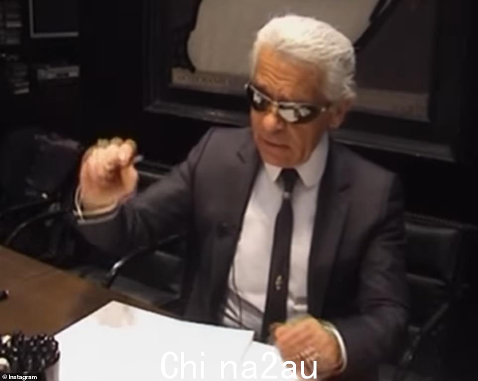 还有几张 Karl 为 fea 礼服设计草图的照片tured in the ad