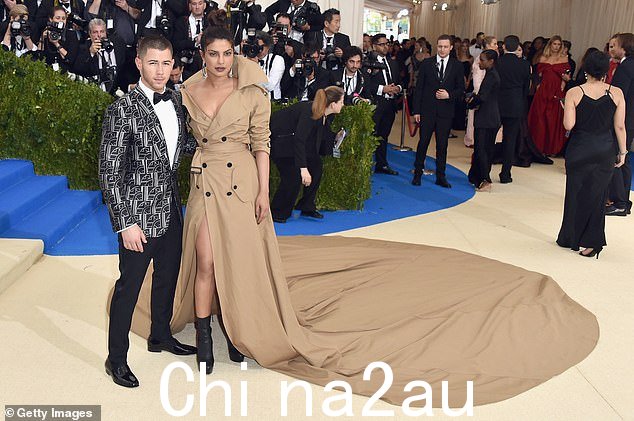 开始:这对夫妇作为 Ralph Lauren 的客人一起走出去参加 2017 年 Met Gala 时引起了轰动,该晚会的主题是 Rei Kawakubo/Comme des Garcons:中间的艺术