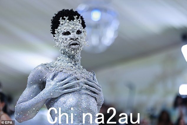 拜托:一位粉丝说:'哦,他真是太棒了!',而另一位粉丝补充说:'这将载入史册'