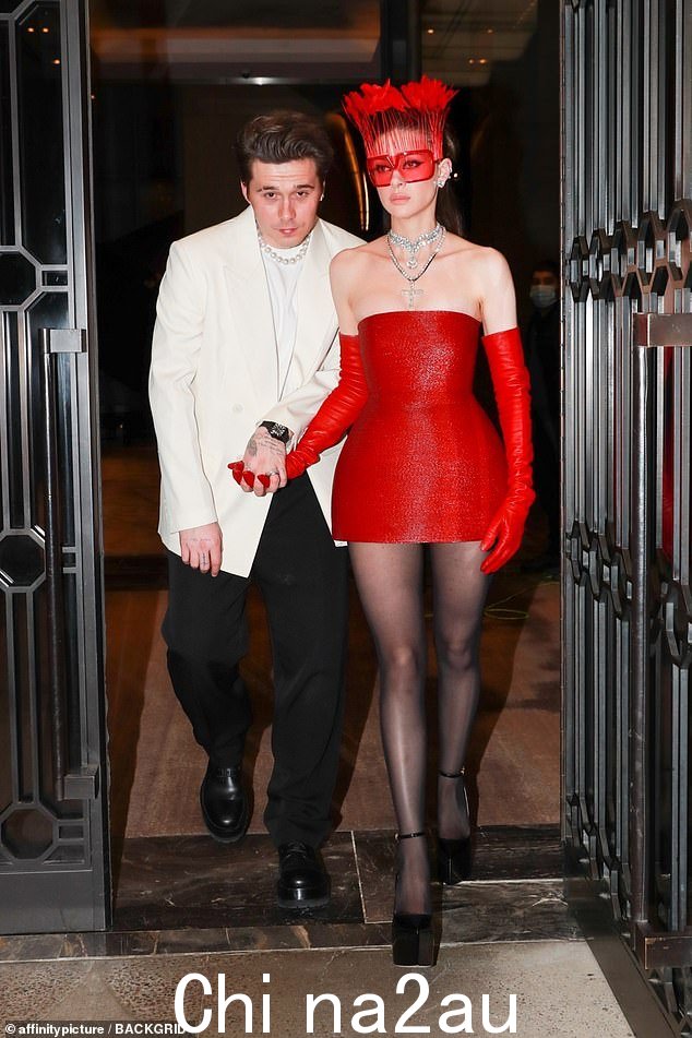 新兴:Nicola Peltz 周一晚上与丈夫布鲁克林贝克汉姆在纽约参加派对后抵达 Met Gala 时气温飙升