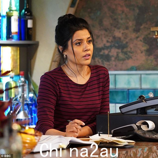 令人惊讶:在 2019 年首次披露 EastEnders 将引入其第一位穆斯林女同性恋,因为 Iqra 的秘密短信被披露