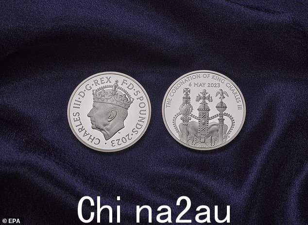 为庆祝国王加冕而发行的五英镑纪念币的两侧。反面是Timothy Noad设计的
