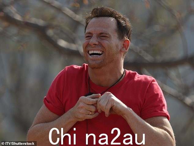 有点不一样!我是名人全明星观众无法抗拒对乔·斯瓦什和迪恩·加夫尼第二次重返节目时不断变化的外表发表评论” class=